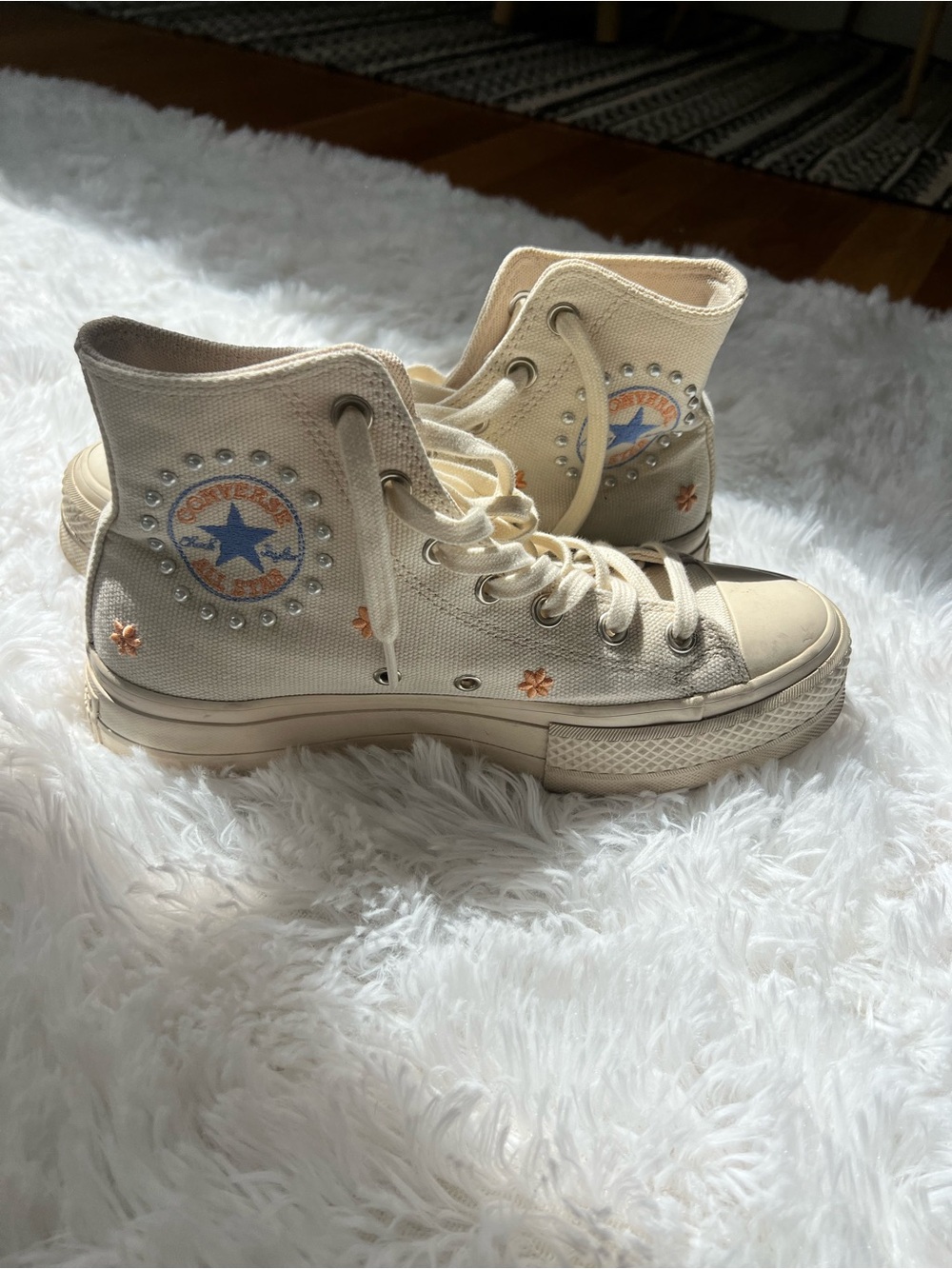 Size 8 - Converse Chuck Taylor All Star Lift Platform Low Pearls W